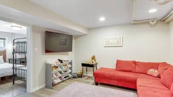5 Schlafzimmer, Schreibtisch, Bügeleisen/Bügelbrett, kostenloses WLAN