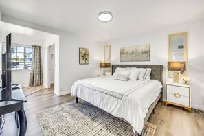 4 bedrooms, desk, iron/ironing board, travel crib