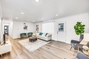 Smart TV, table tennis