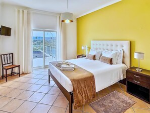 3 bedrooms, in-room safe, iron/ironing board, free WiFi