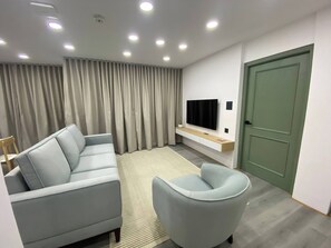 Apartment, 2 Bedrooms | Living area