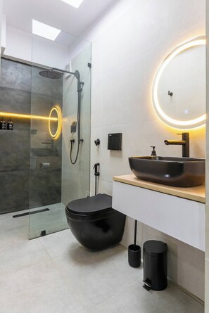 Apartamento, 2 quartos | Banheiro