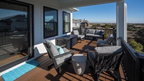 Terrace/patio - Wags & Waves: Sept. 18th Wk Reduced, Fri-Fri, Dog-friendly, Walk to Beach (Corolla)
