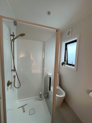 Shower, hair dryer, towels, soap - Green Serenity. (Hahei)
