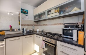 Refrigerador, horno, parrilla de estufa y lavavajillas