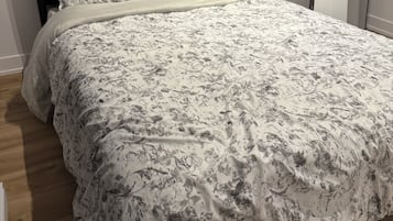 1 多间卧室、熨斗/熨衣板、WiFi、床单