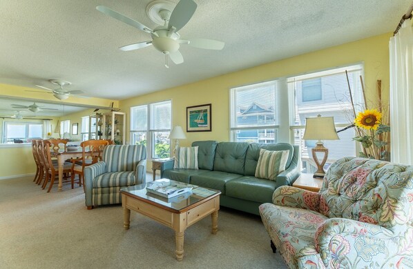 Fernseher, DVD-Player, Bücher