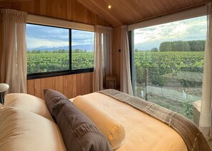 Hochwertige Bettwaren, Daunenbettdecken, Minibar, Verdunkelungsvorhänge