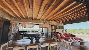 Cabana família, vista para o vinhedo | Sala de jantar