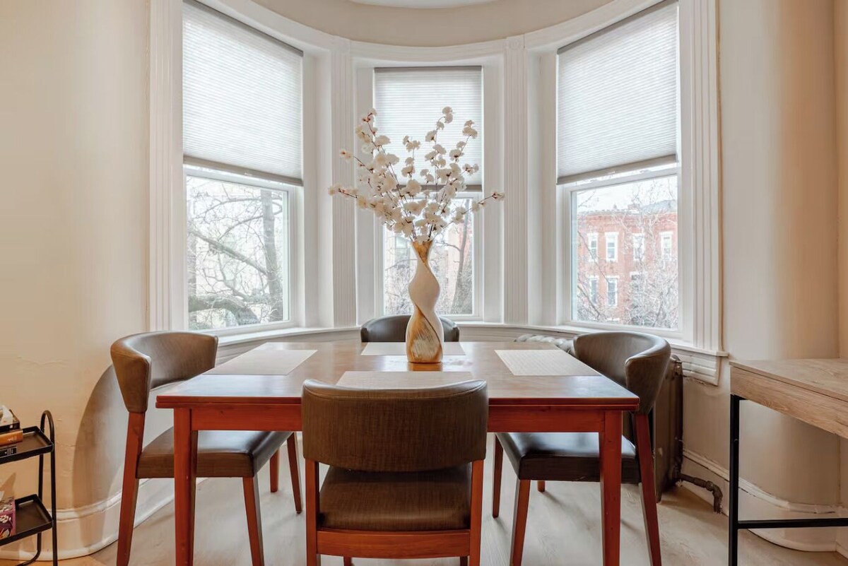 Chic Cozy City-bnb Walkable to Major Attractions