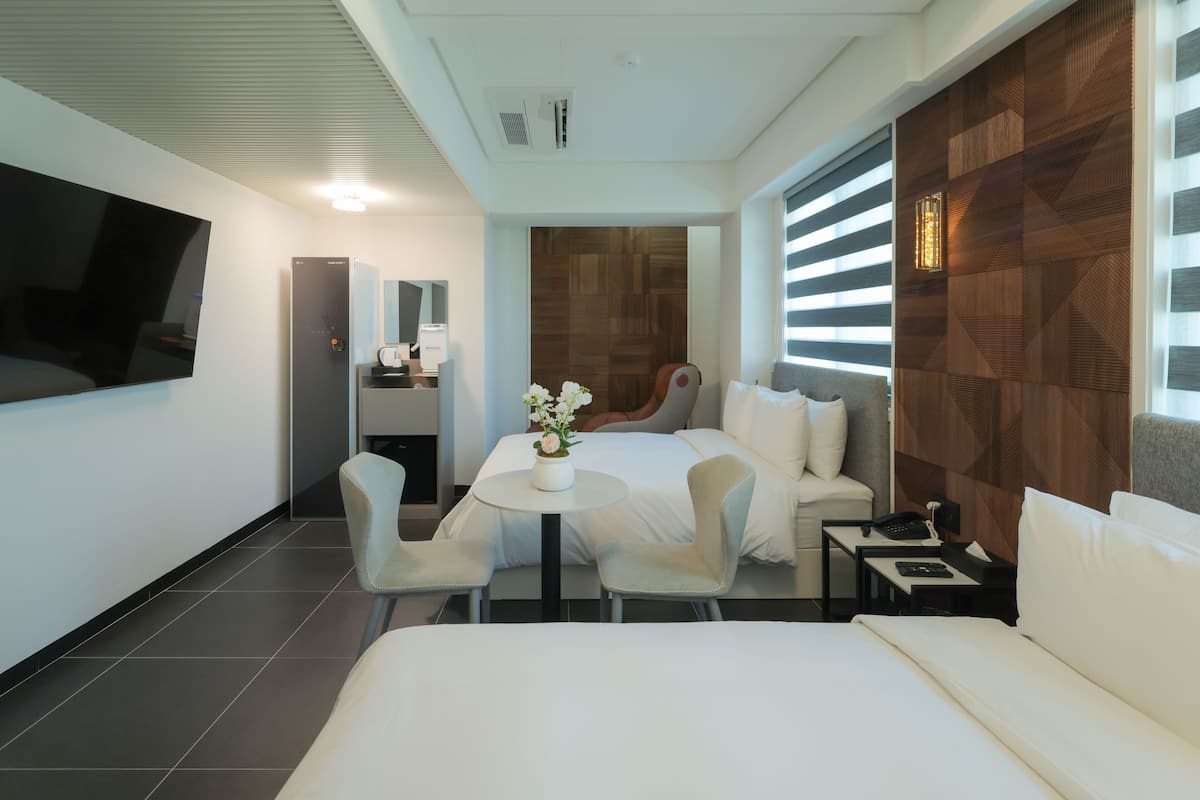 Executive Double or Twin Room | 1 bedroom, desk, laptop workspace, free WiFi
