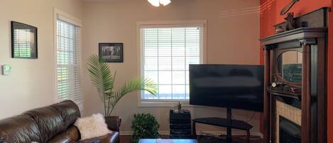 Smart-tv en een open haard