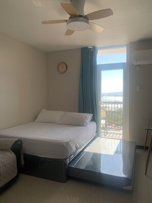 基础公寓式客房, 多张床, 海景 | 加床