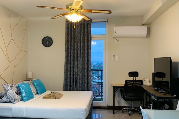 Family Condo, Ocean View | 1 bedroom, laptop workspace, WiFi (free), bed sheets