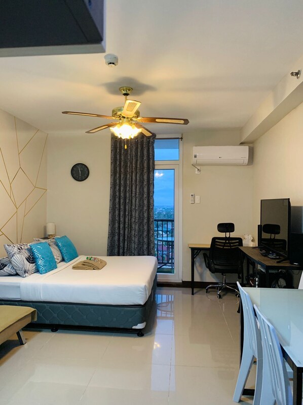 Family Condo, Ocean View | 1 bedroom, laptop workspace, free WiFi, bed sheets - Quayside Condo (Lapu-Lapu)