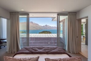 4 bedrooms, desk, iron/ironing board, free WiFi