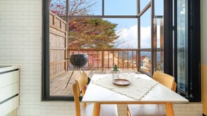 Basic Room, 1 Bedroom (102) | 1 bedroom, free WiFi - Namhae Onview Pension (Namhae)