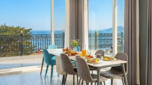 Basic Room, 1 Bedroom (301) | 1 bedroom, free WiFi - Namhae Onview Pension (Namhae)