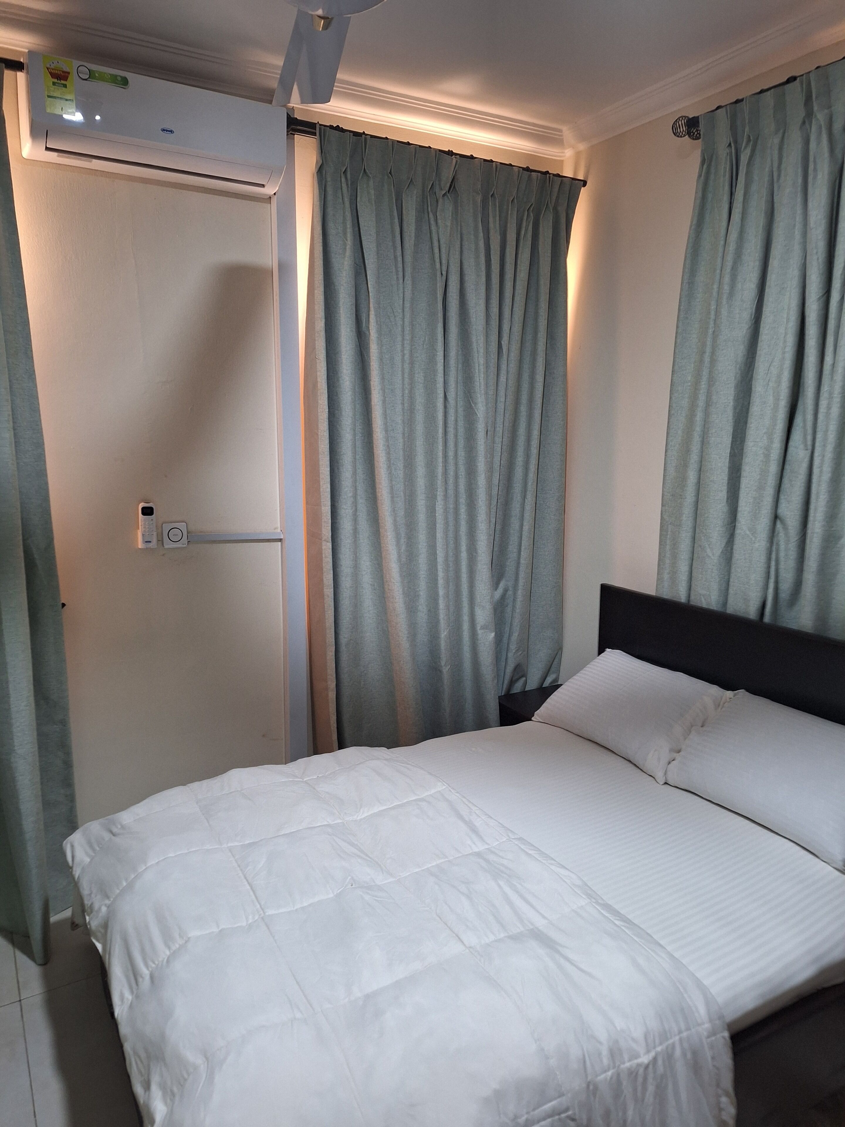 2 chambres, fer et planche à repasser, Wi-Fi, draps fournis