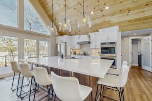 Frigorífic, microones, forn i placa de cuina 