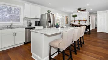 Mikrowelle, Ofen, Herdplatte, Geschirrspüler