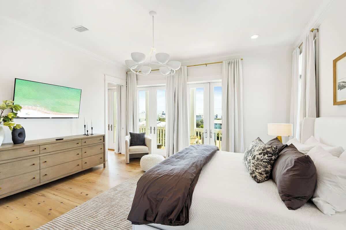 4 habitaciones, tabla de planchar con plancha, cuna de viaje y wifi 
