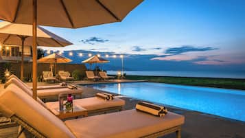 6 indoor pools, outdoor pool