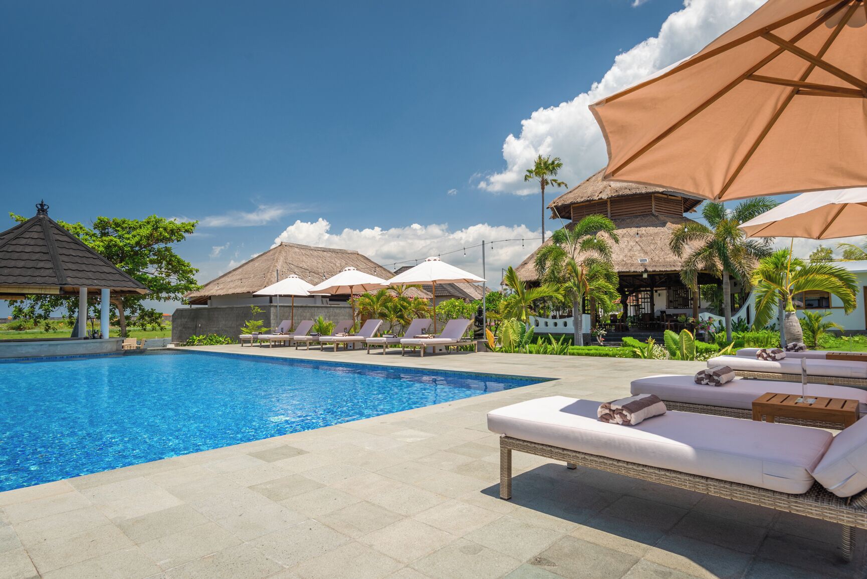 Kolam renang terbuka 