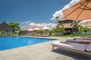 Kolam renang outdoor