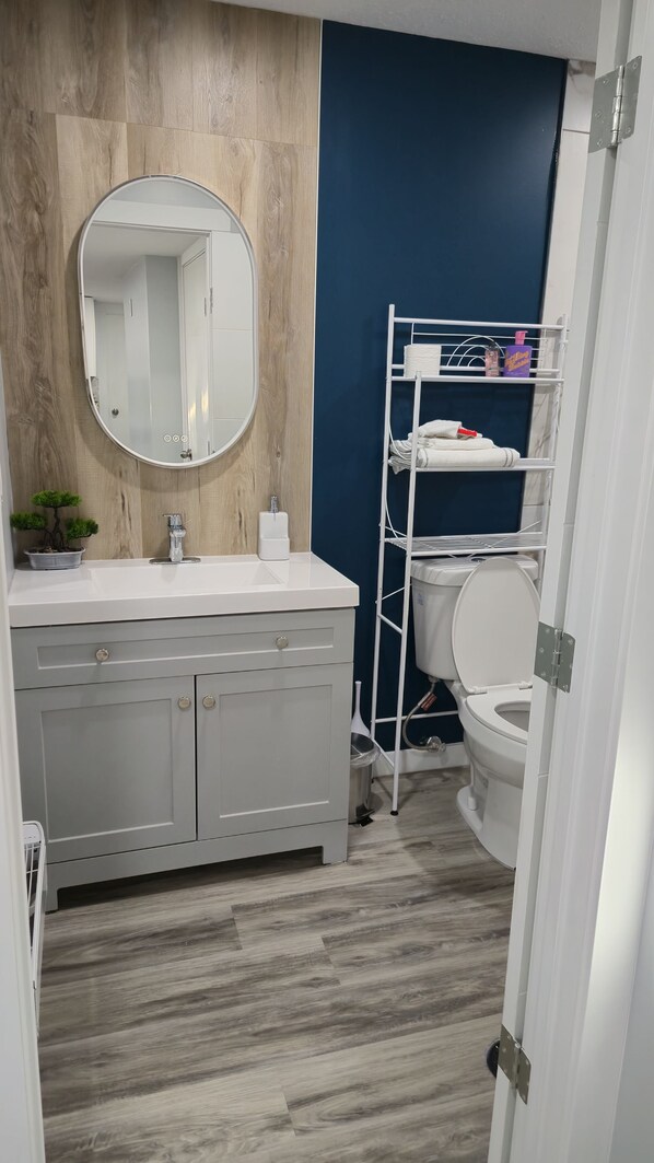 Toallas, jabón, papel de baño