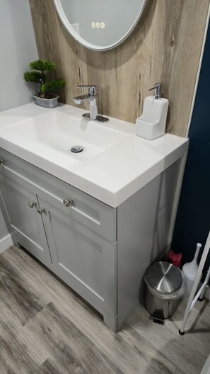 Toallas, jabón, papel de baño