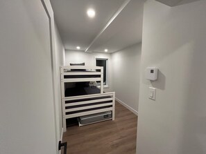 2 室のベッドルーム、WiFi、ベッドシーツ