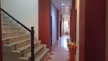 Deluxe Room, Hill View | Living area