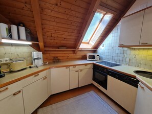 Kühlschrank, Mikrowelle, Ofen, Geschirrspüler