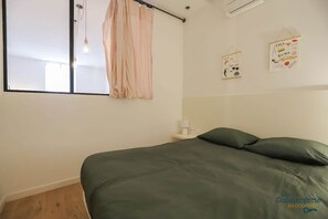 1 chambre, fer et planche à repasser, draps fournis