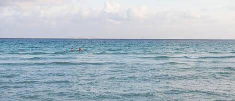 Beach nearby, sun-loungers, beach towels