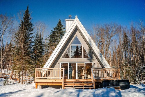 Canadian Classic | Spa • Sauna • Fire • Forest