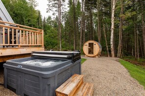 Terrace/patio - Canadian Classic | Spa • Sauna • Fire • Forest (Sainte-Lucie-des-Laurentides)