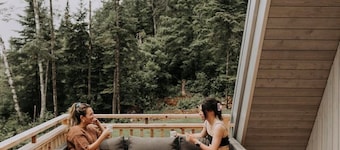 Canadian Classic | Spa • Sauna • Fire • Forest