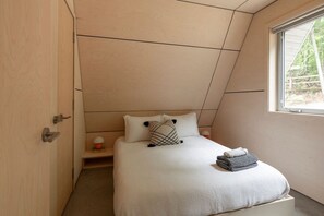 Cuna de viaje, wifi, ropa de cama