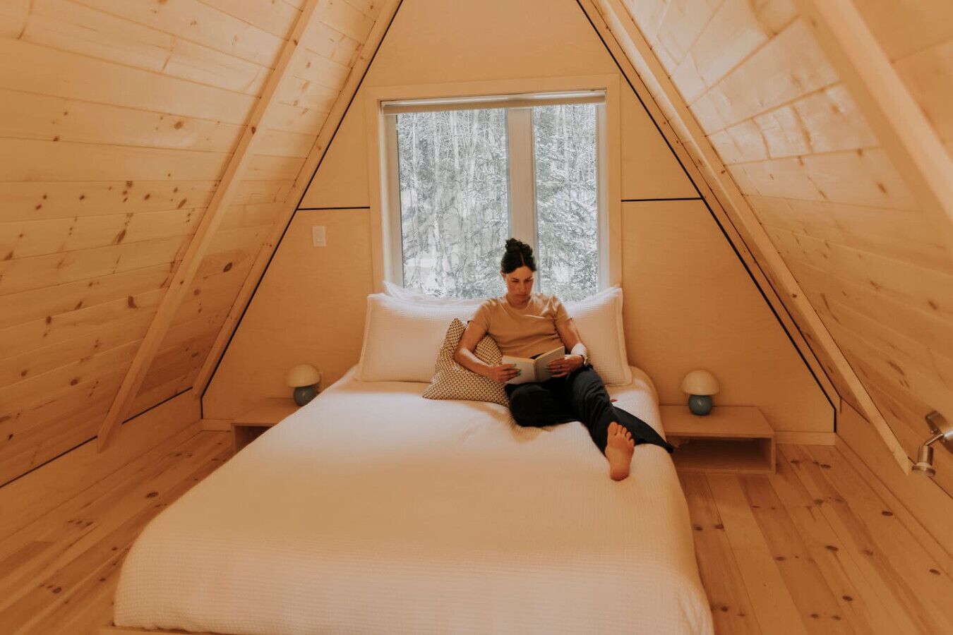 Cuna de viaje, wifi y ropa de cama 