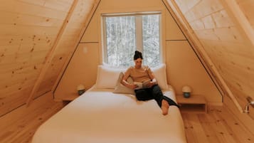 Un bressol de viatge, wifi i roba de llit