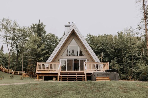 Canadian Classic | Spa • Sauna • Fire • Forest