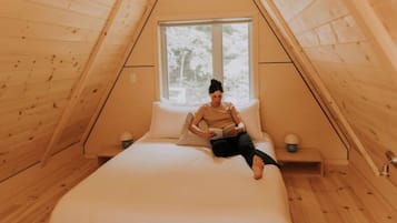 Travel cot, WiFi, bed sheets