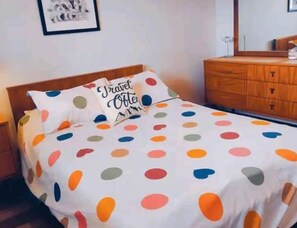 2 bedrooms, desk, iron/ironing board, free WiFi - Charming 2-bedroom suite in Lake Country with AC, WiFi.  (Lake Country)