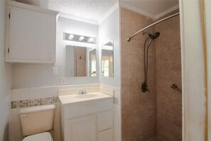 Bidet, toilet paper