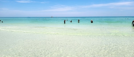 Beach nearby, sun-loungers, beach towels