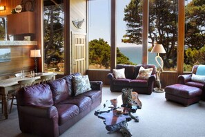 TV, DVD player, books, video library - Ocean Bluff Serenity Awaits You! (Jenner)