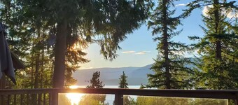 Peaceful Lakeview Cottage & five minutes to lake