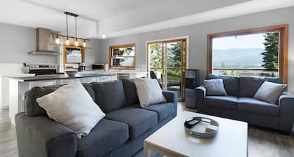 Peaceful Lakeview Cottage & five minutes to lake